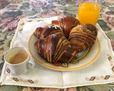 Foto del passaggio 20 della ricetta Cornetti sfogliati alla vaniglia variegati al cacao🥐