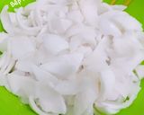Hình bước làm 2 của món Mứt dừa non từ hoa đậu biếc