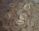 A picture of step 1 of White Sauce Pasta.
