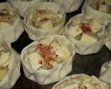 Foto del paso 7 de la receta: Canastitas rápidas de queso y cebolla