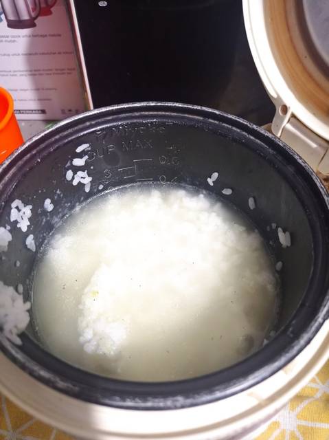 Langkah-langkah untuk membuat Cara membuat Bubur ayam ala rice cooker