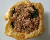 Foto langkah ke 5 dari resep Nasi Goreng Ayam Selimut Telur.