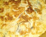 A picture of step 3 of Indomie and fried egg.