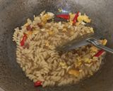 Foto langkah ke 5 dari resep Seblak Makaroni Caisim.