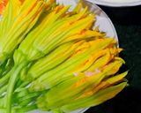Hình bước làm 3 của món Bông Bí Nhồi Giò Sống Chiên Giòn