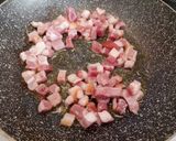 A picture of step 1 of Frittatine di Carbonara.