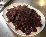 Une image de l'étape 14 de Navets et carottes violettes aux épices indiennes, bouillon de porc et coriandre.