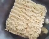 Foto langkah ke 3 dari resep Indomie Goreng Nyemek.