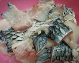 Foto langkah ke 1 dari resep Ikan goreng tepung saus pedas manis.