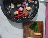 Foto langkah ke 1 dari resep Ikan Layang Bumbu Kuning.