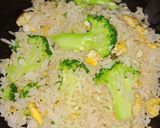 รูปขั้นตอนการทำที่ 4 ของ ข้าวผัดบล็อคโคลี่ | Broccoli Fried Rice