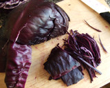 Foto del paso 1 de la receta: Ensalada otoñal de lombarda y zanahorias