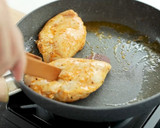 Foto langkah ke 4 dari resep Grilled Chicken with Mushroom Sauce Devina Hermawan.