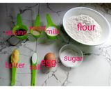 A picture of step 1 of Flower bread.