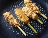 Foto langkah ke 5 dari resep Sate Ayam Ikan Lilit.