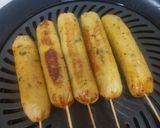 Foto langkah ke 6 dari resep Sosis Kentang Bakar Saus Lada Hitam.