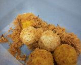 Foto langkah ke 4 dari resep 76. Bola Bola Nasi Abon dan Nori.