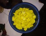 A picture of step 1 of Viazi karai.