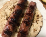 Foto del paso 5 de la receta: Bocadillo de pan de pita y longanizas a la brasa