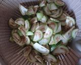 Foto langkah ke 1 dari resep Tumis terong bulet.