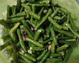 Foto langkah ke 1 dari resep Sayur kacang panjang asem manis.