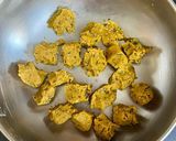 A picture of step 3 of Baked masala mathri.