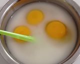 Foto langkah ke 1 dari resep Telor Dadar Rawis (Tepung Maizena).