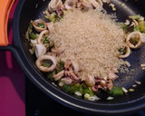 Foto del paso 4 de la receta: Arroz negro con dorada al horno
