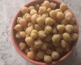 A picture of step 2 of Choly dahi bary chaat.