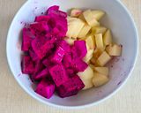 Foto langkah ke 2 dari resep Salad Buah Naga Apel.