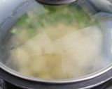 A picture of step 2 of Antoñita's Gazpachuelo.