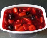 A picture of step 4 of Red Berry Compote (Rote Gruetze).