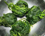 Foto del paso 4 de la receta: Espinacas al vapor para preparar revuelto de espinaca y huevo