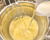 Foto del paso 4 de la receta: Pastel salado con queso y aceitunas