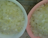 عکس مرحله 2 از دستور پیاز سرخ شده خلالی و ریز کریسپی
