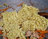 Foto langkah ke 3 dari resep Pancit Canton (Mie Goreng Philippines).