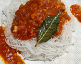 Foto del paso 7 de la receta: Noodles de arroz con salsa de tomate casera y panceta