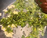 A picture of step 5 of Yakhnet Bazella - Lebanese green peas stew.