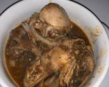 A picture of step 3 of Scallions chicken pepper soup.