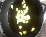 Foto del paso 4 de la receta: Alas de pollo con ajos y vino con rehogado de col
