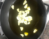 Foto del paso 4 de la receta: Alas de pollo con ajos y vino con rehogado de col