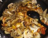 Foto del paso 4 de la receta: Pollo a la crema con hongos