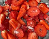 Une image de l'étape 2 de Salade de fraises à la menthe.