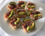 Foto del paso 4 de la receta: Tapa de sardina encurtida, tomate y aguacate, siguiendo las indicaciones de mi amiga L