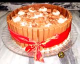 A picture of step 2 of Chocolate Kitkat Cake.
