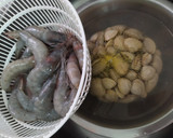 Foto del paso 1 de la receta: Almejas a la marinera con langostinos