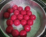 Foto langkah ke 5 dari resep Kue Bugis Mandi Merah Putih Tanpa Kentang Tanpa Ubi Rambat.