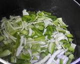 A picture of step 1 of Chicken Hot and Sour Soup.