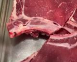 A picture of step 1 of Beef Chop with Pasilla Chile and Green Pepper Sauce.