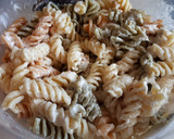 Foto del paso 2 de la receta: Ensalada de pasta tricolor